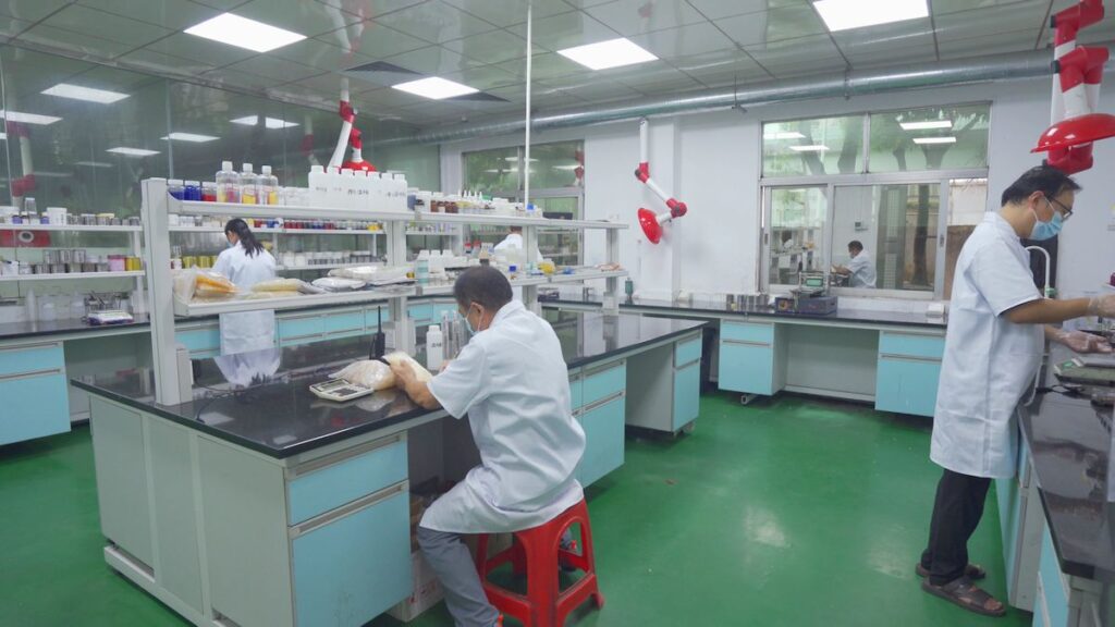 复合后粘连:先查溶剂配比,再查油墨